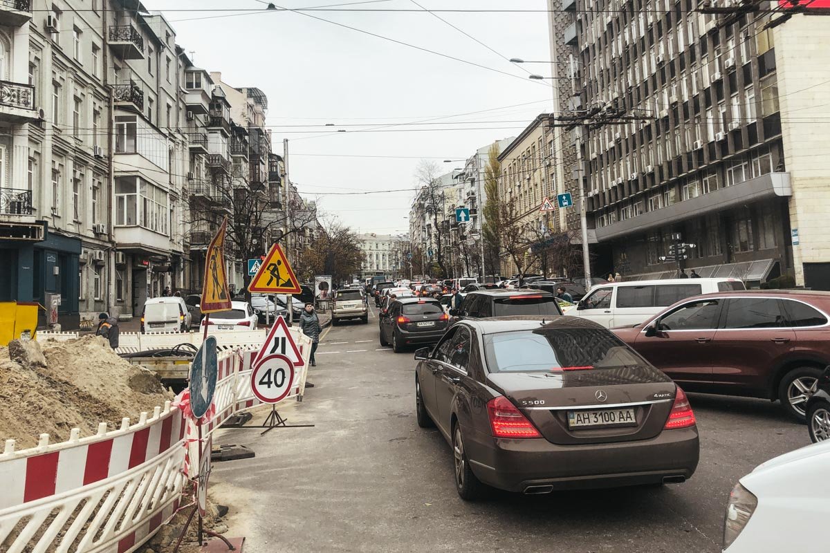 А пробки в центре все никак не уменьшаются