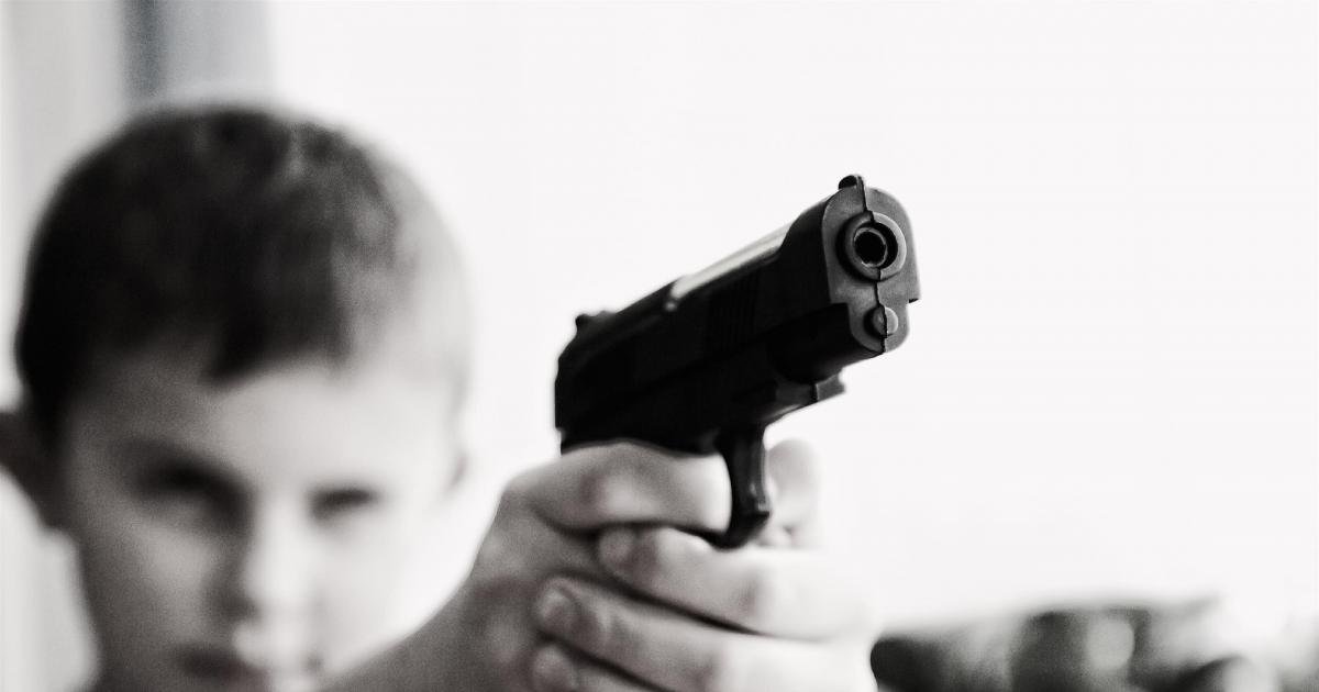 В Харькове подросток стрелял по посетителям супермаркета В Харькове подросток стрелял по посетителям супермаркета