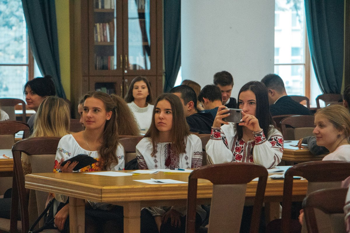 Перевірити знання прийшли жителі різної вікової категорії 