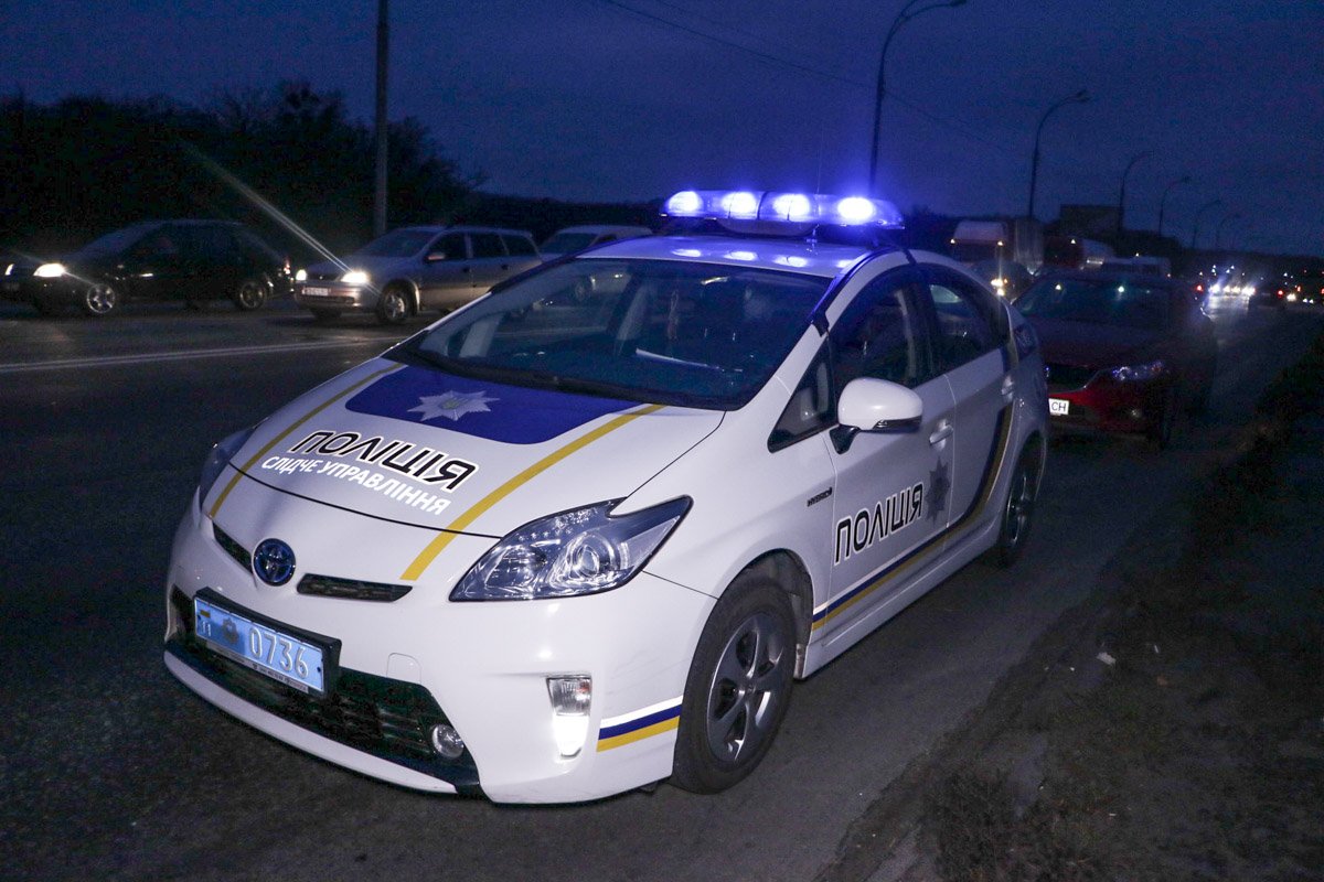 На месте работает следственно-оперативная группа, которая установит все детали происшествия На месте работает следственно-оперативная группа, которая установит все детали происшествия