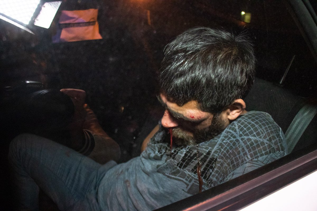 Пьяный водитель внедорожника Honda CR-V разбил девять автомобилей и пытался скрыться