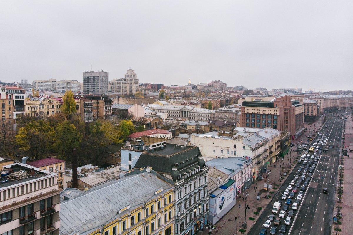 Ранним утром в субботу, 9 ноября, Киев окутала туманная дымка Ранним утром в субботу, 9 ноября, Киев окутала туманная дымка