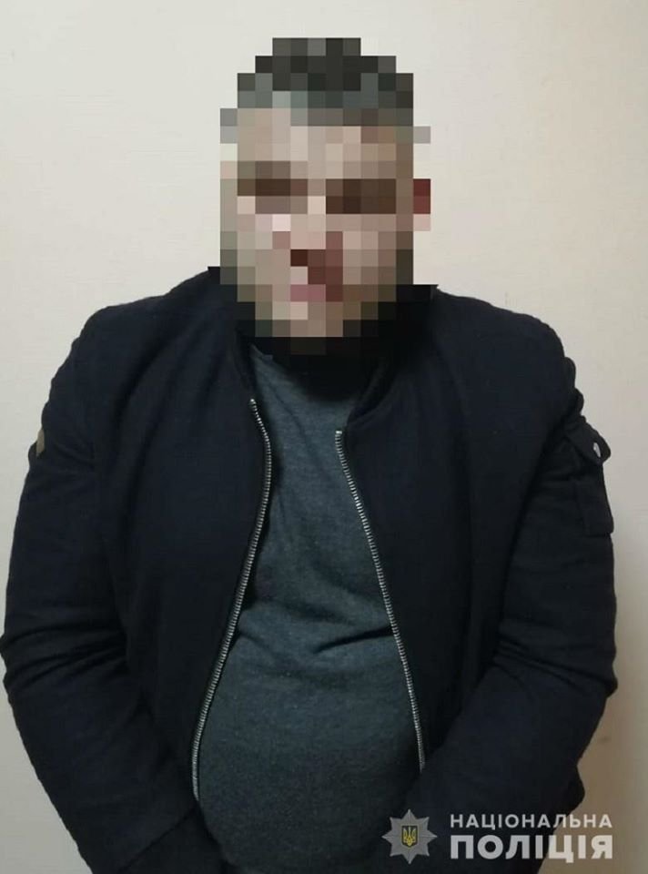 В Киеве на вокзале мужчина пырнул ножом в живот знакомого В Киеве на вокзале мужчина пырнул ножом в живот знакомого