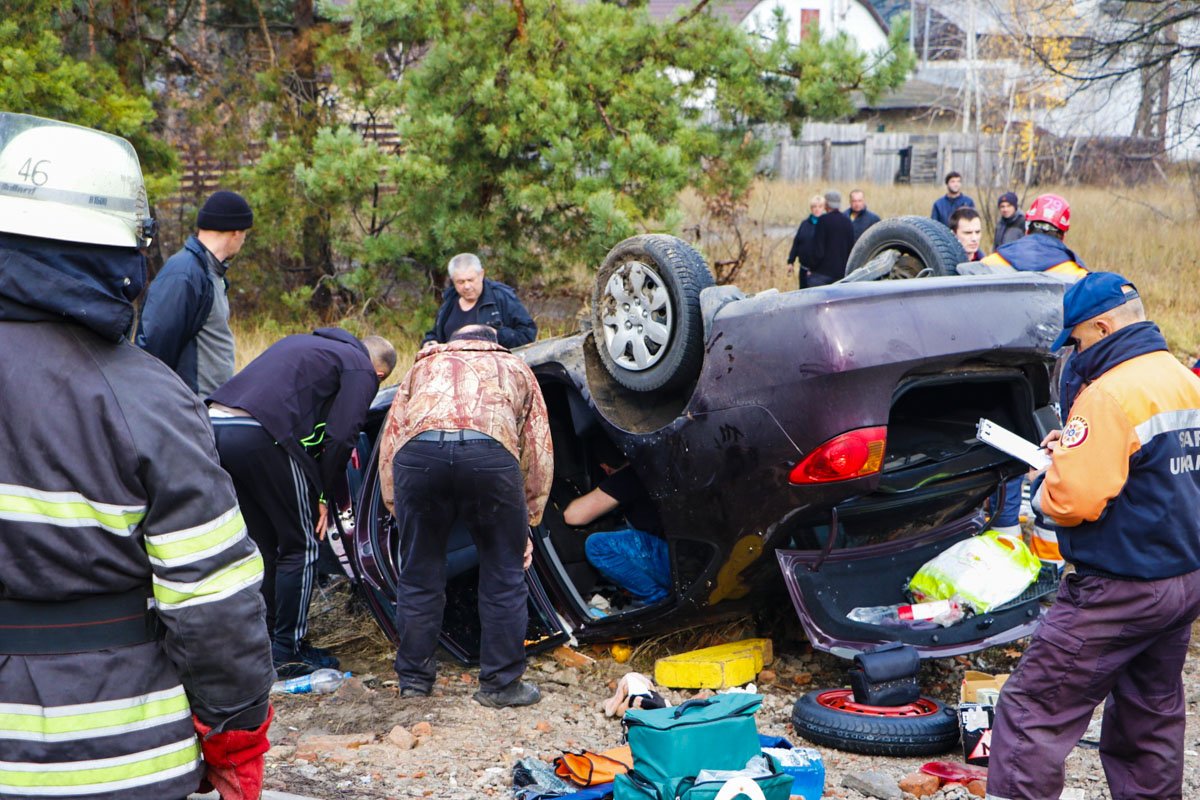 Один из них упал в кювете и начал гореть