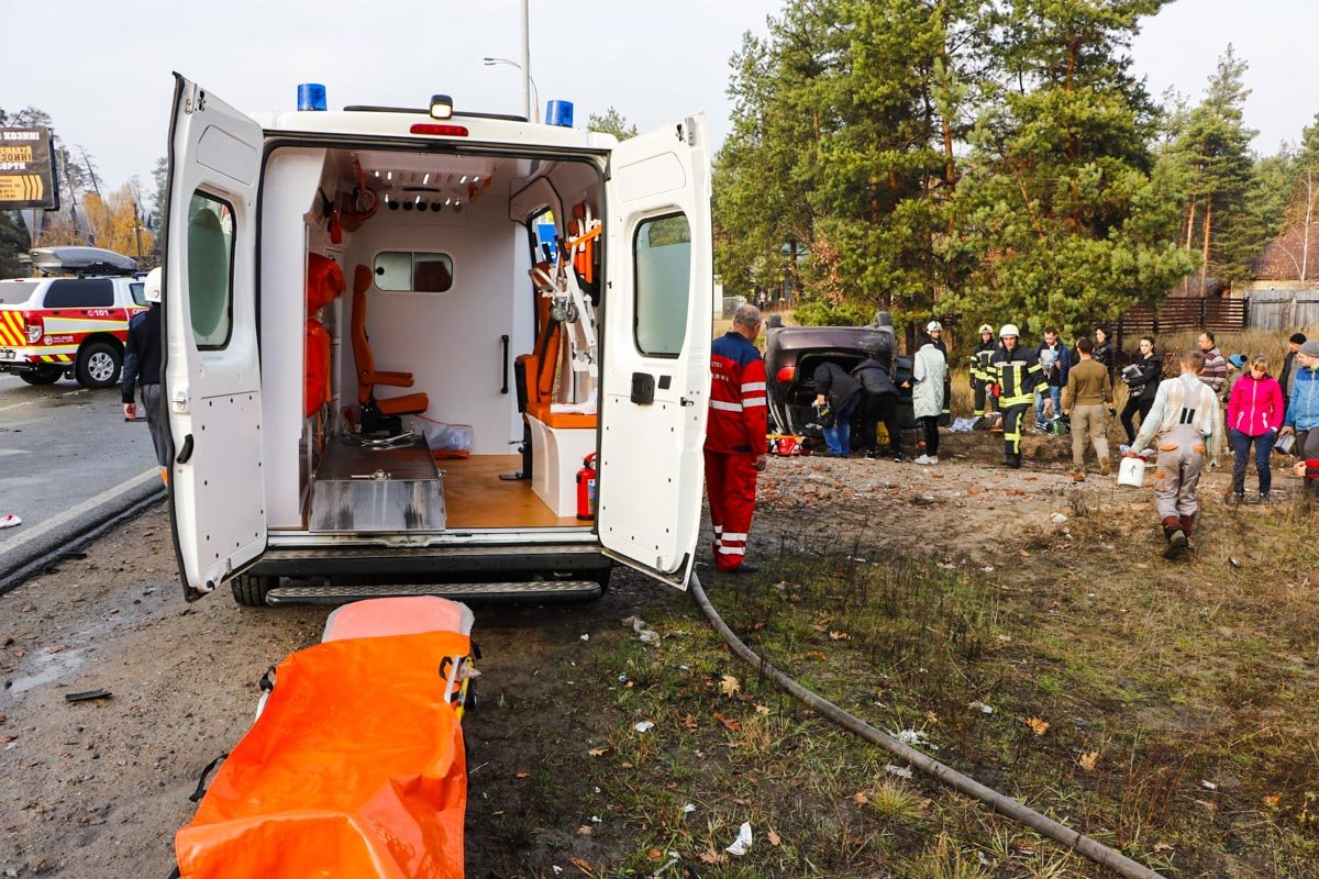 За перекрестком на Козин его вынесло на встречную полосу