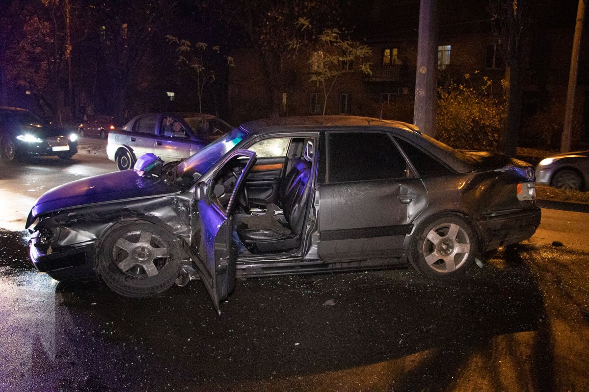 В результате оба авто получили серьезные повреждения