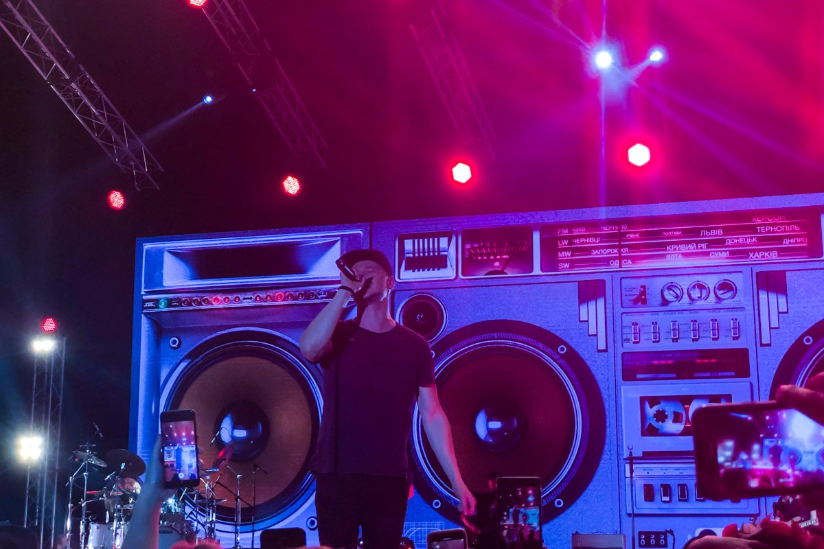 «Там захований наш таємний код, Там кохання на землі й на небі» «Там захований наш таємний код, Там кохання на землі й на небі»