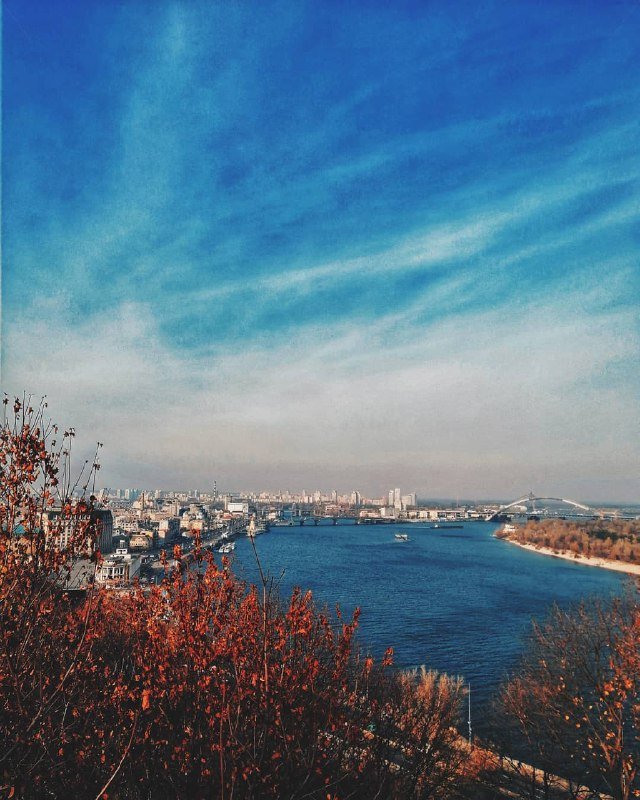 Один миг - и ноябрь сгущает краски. Фото: @imdeltal