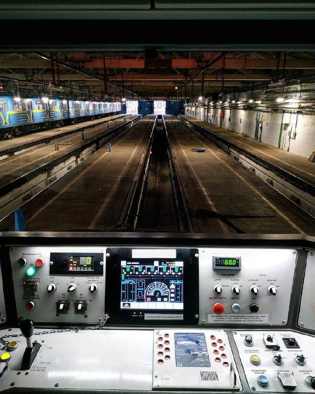 Обратная сторона Киева от машиниста метро @andriybezverhiy