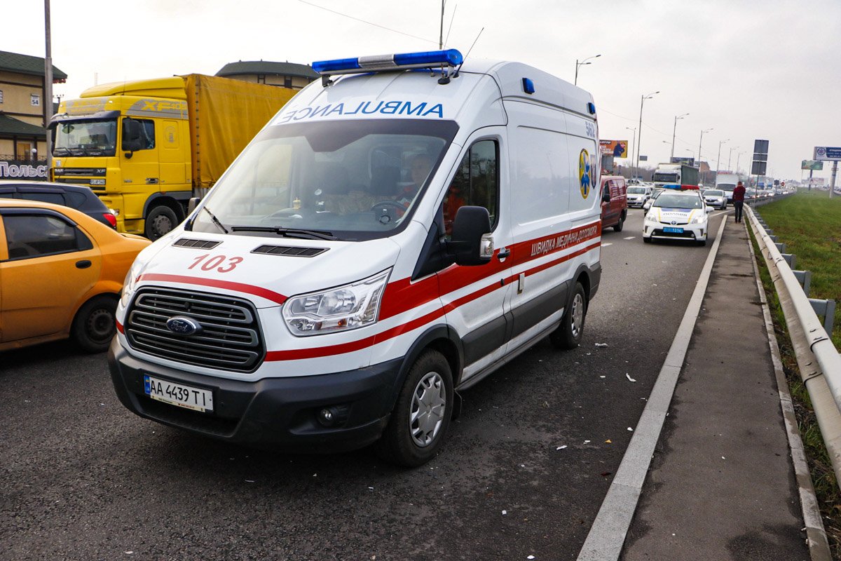 Двоих мужчин госпитализировали в больницу Двоих мужчин госпитализировали в больницу