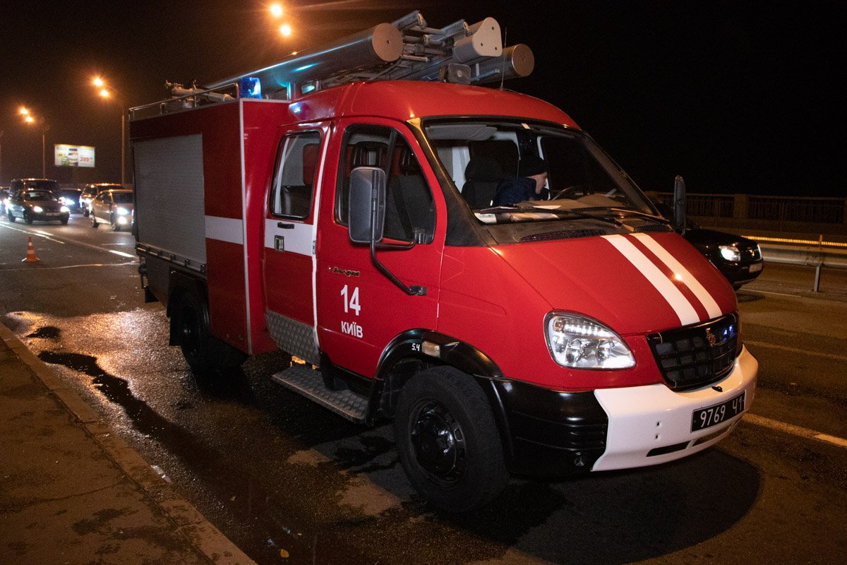 Спасатели ликвидировали разлив горючих материалов Спасатели ликвидировали разлив горючих материалов