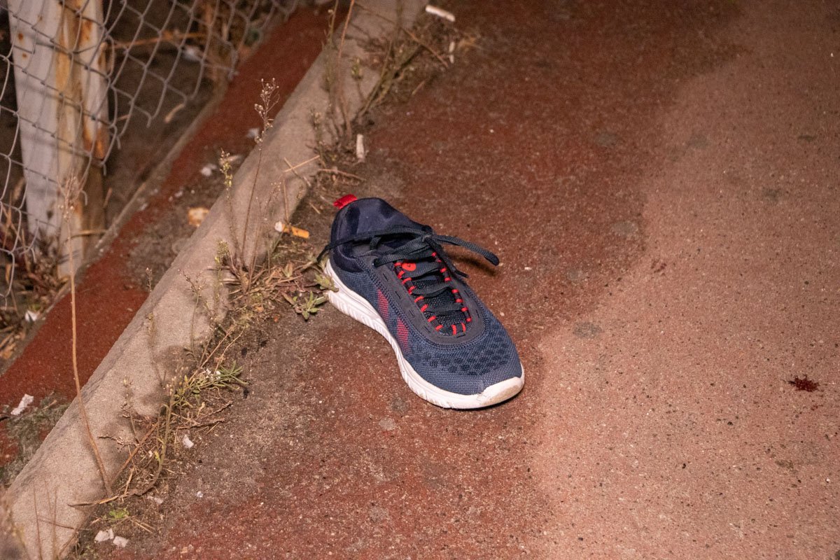 Парня увезла карета скорой помощи Парня увезла карета скорой помощи