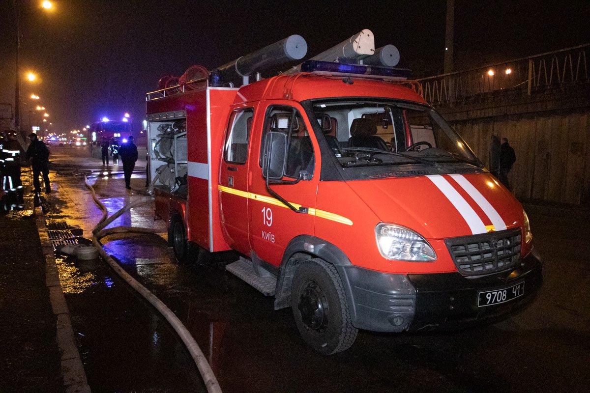 Площадь пожара достигла 60 квадратных метров