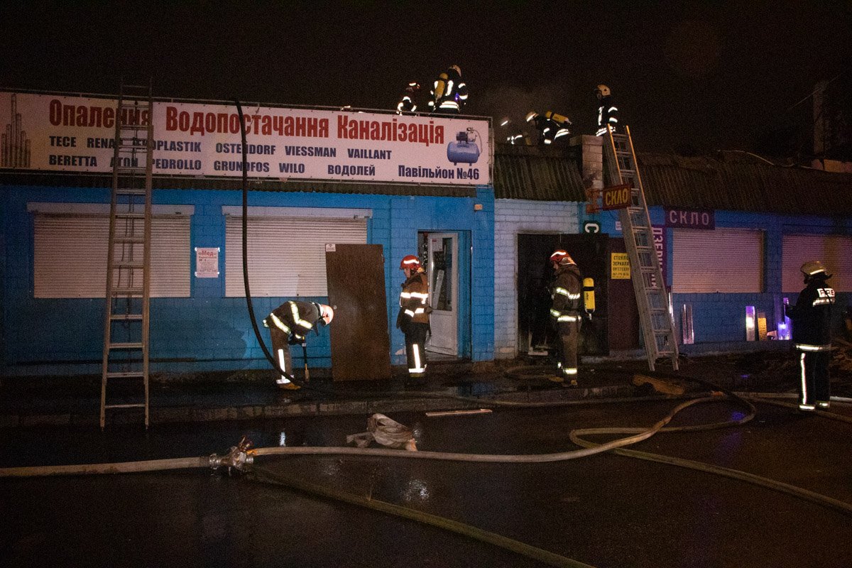 Спустя примерно полчаса с начала пожара его локализовали