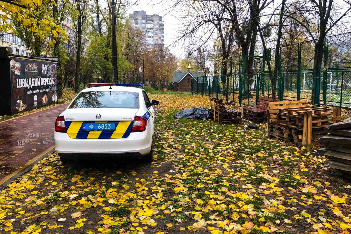 11 ноября на Русановке местные жители обнаружили тело мужчины