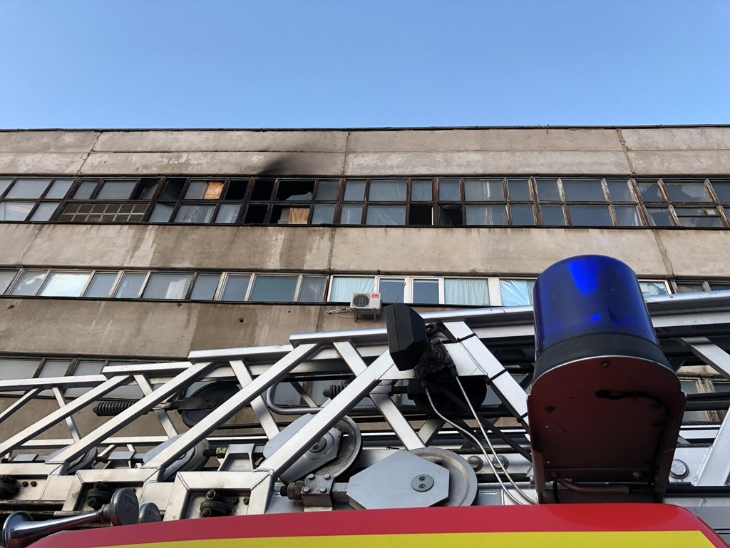  Выяснилось, что загорелись автомобильные покрышки