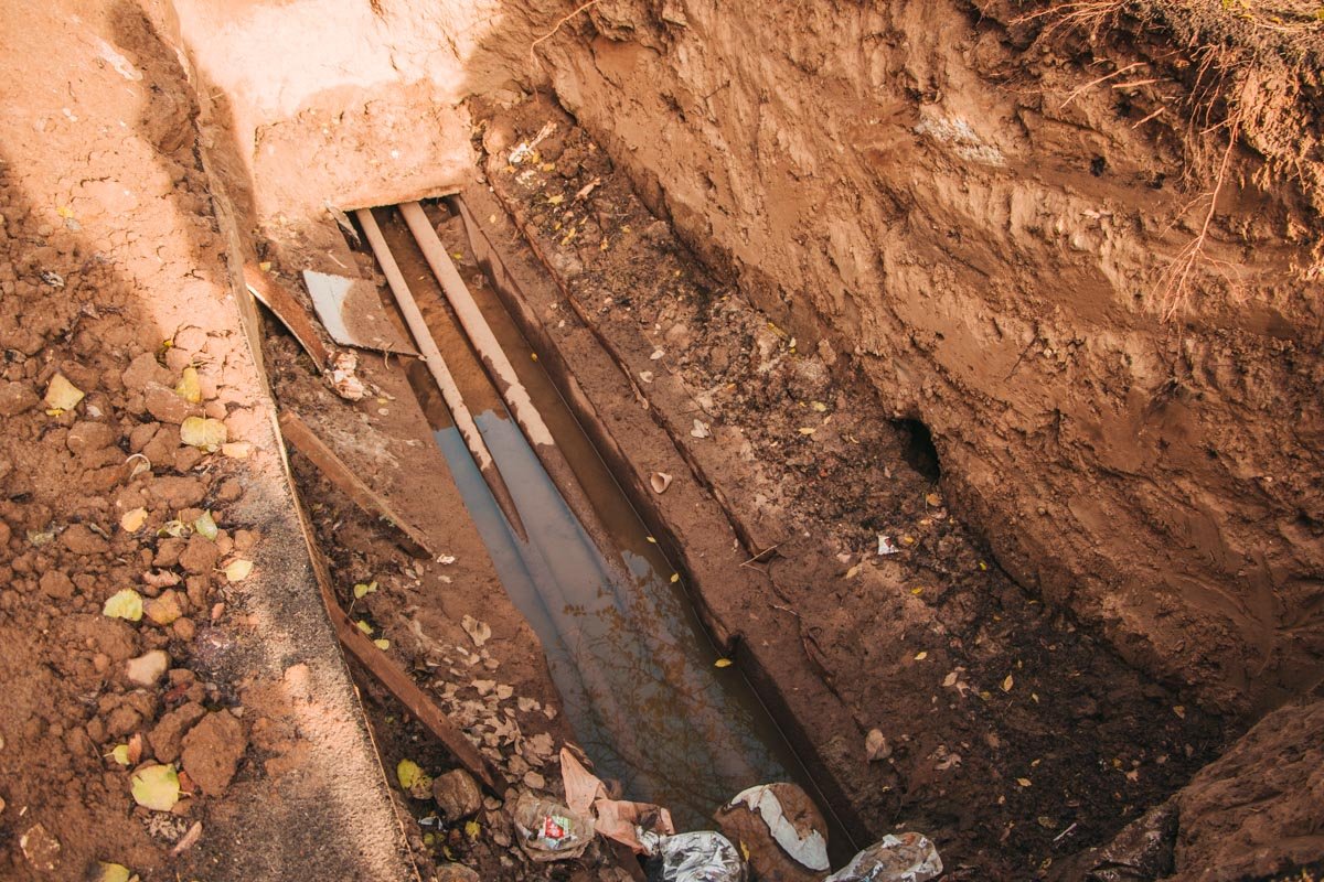 Коммунальные службы не устраняют проблему уже несколько месяцев 