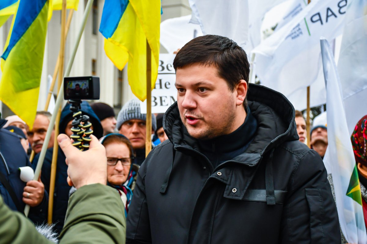 Денис Марчук, заместитель главы аграрного союза, заявил что в принципе не против рынка земли, однако сначала необходимо побороть коррупцию Денис Марчук, заместитель главы аграрного союза, заявил что в принципе не против рынка земли, однако сначала необходимо побороть коррупцию