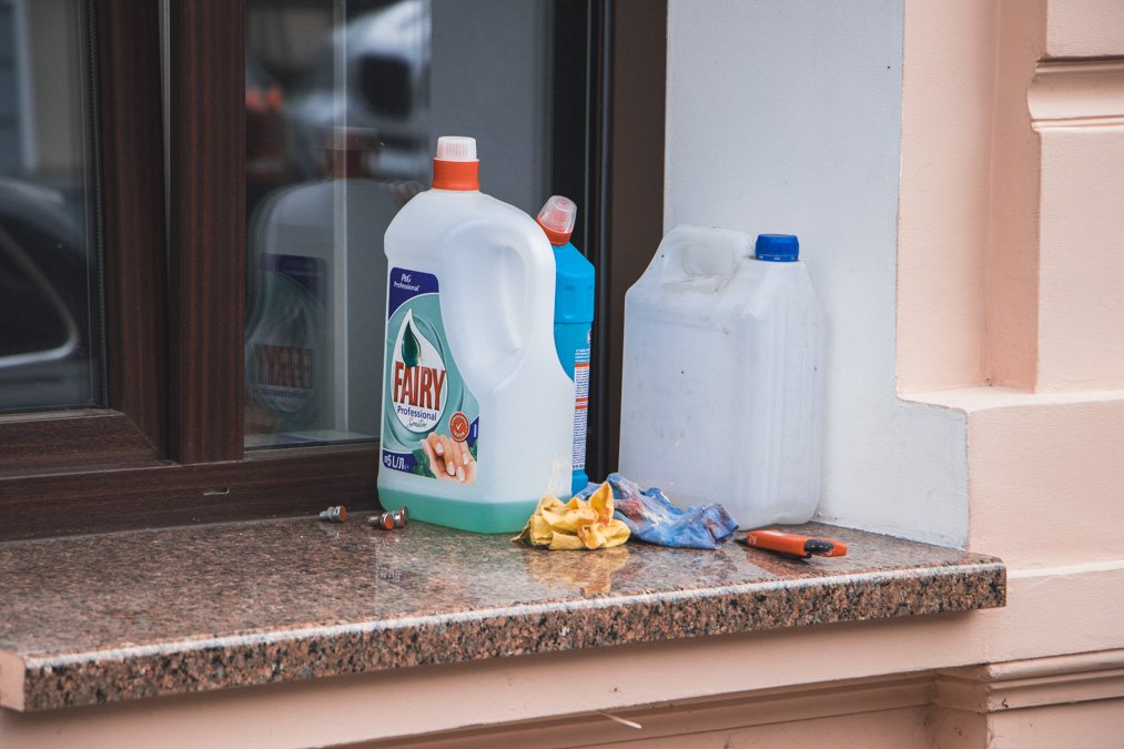 В данный момент сотрудники кофейни полностью убрали следы хулиганства В данный момент сотрудники кофейни полностью убрали следы хулиганства