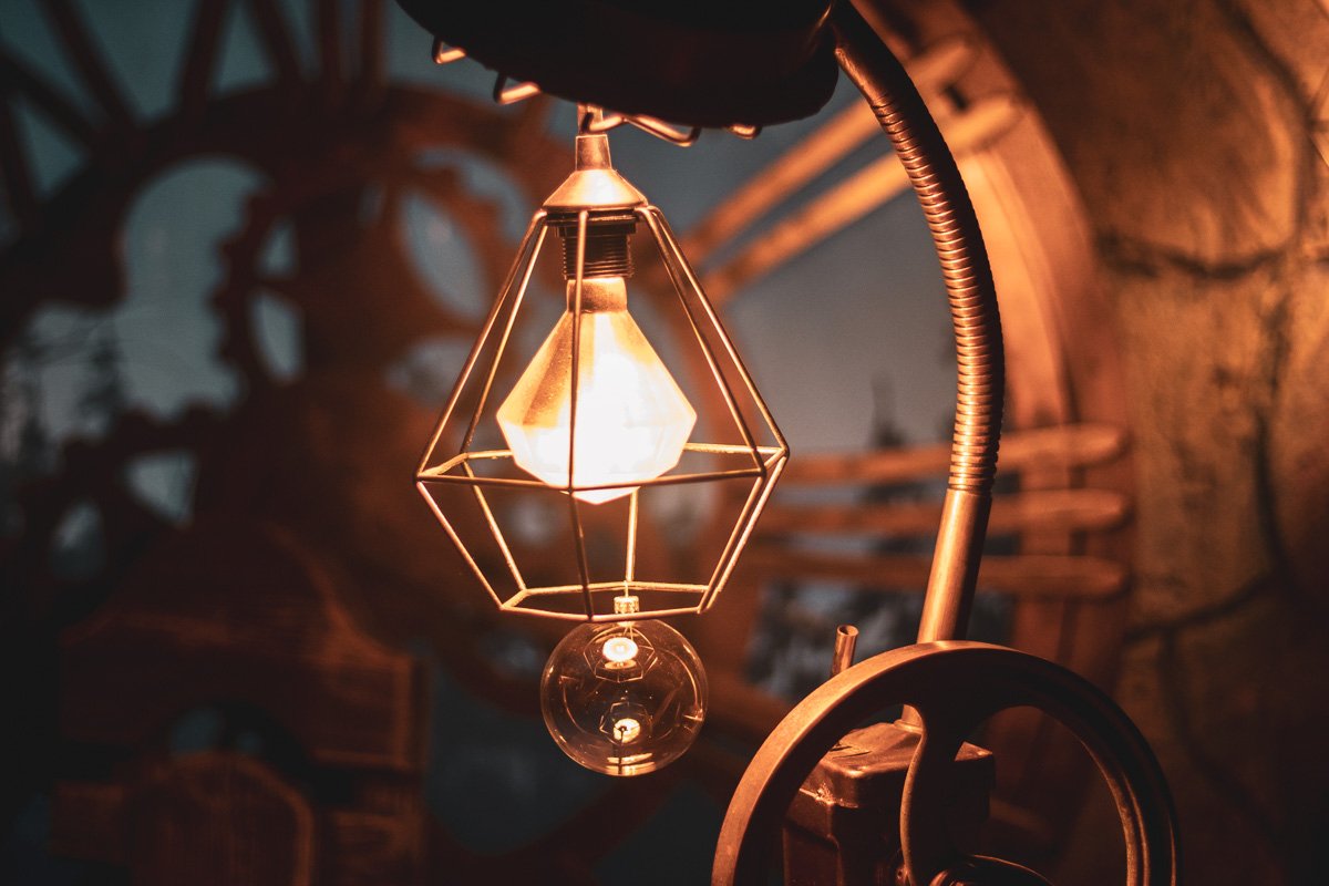 В мастерских эльфов даже лампы необычные