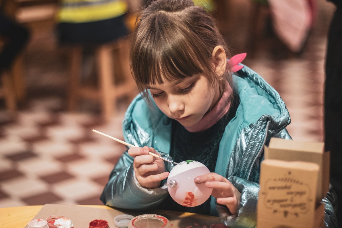 Все дети были сосредоточены на рисовании