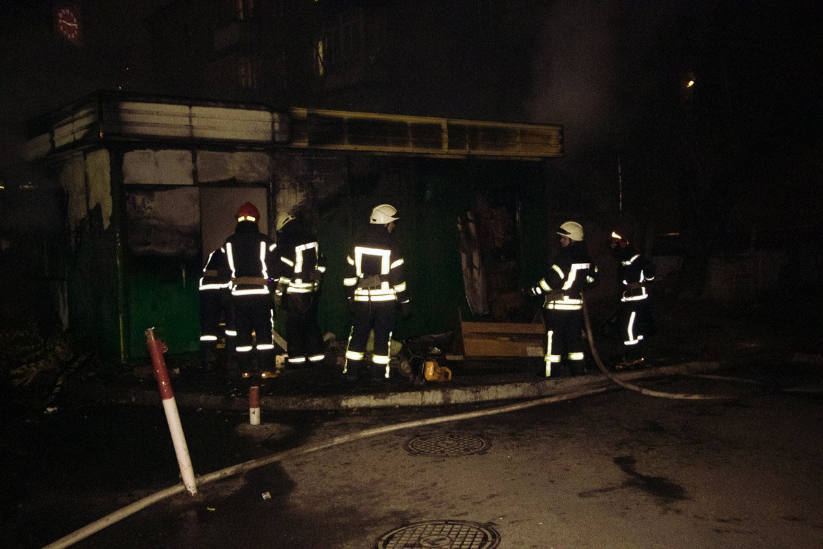 На Лукьяновке вспыхнул киоск На Лукьяновке вспыхнул киоск