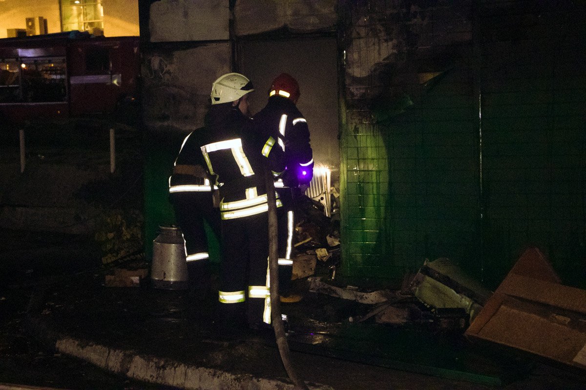 Помещение было забито стеклянной тарой Помещение было забито стеклянной тарой