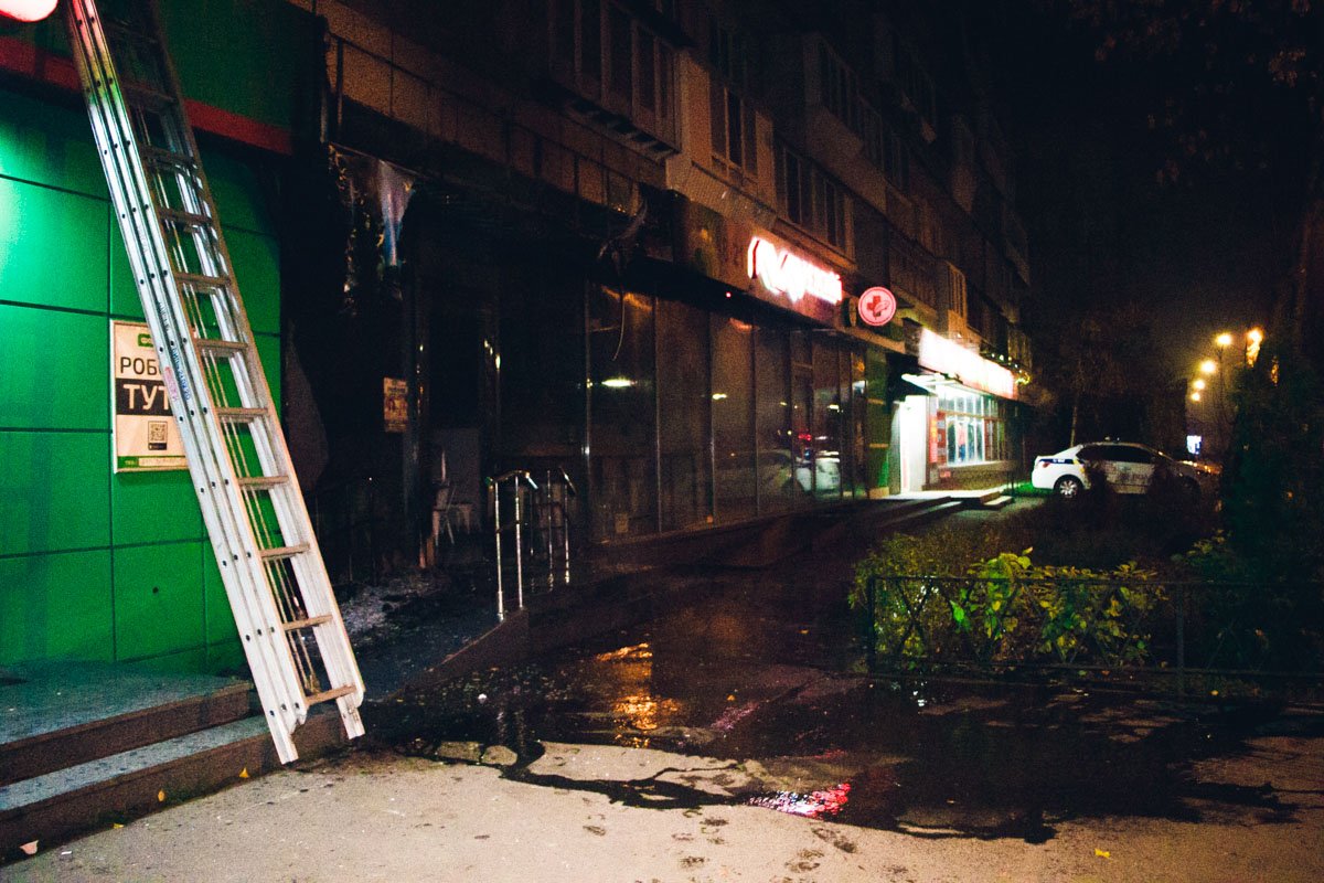 В Киеве сожгли молочный магазин 