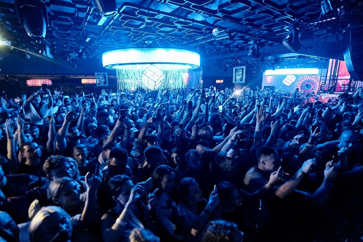 Эта вечерника - нечто особенное!