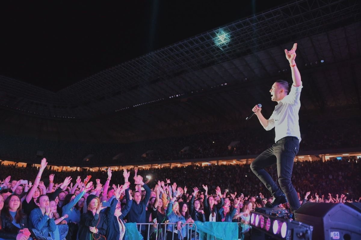 Я буду, буду, буду, буду, буду! Шаманом вуду, вуду, вуду, вуду...