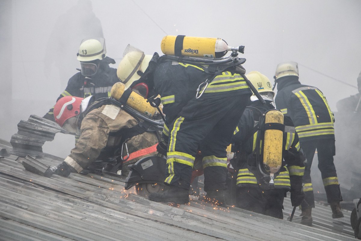 Горела крыша на площади 140 квадратных метров