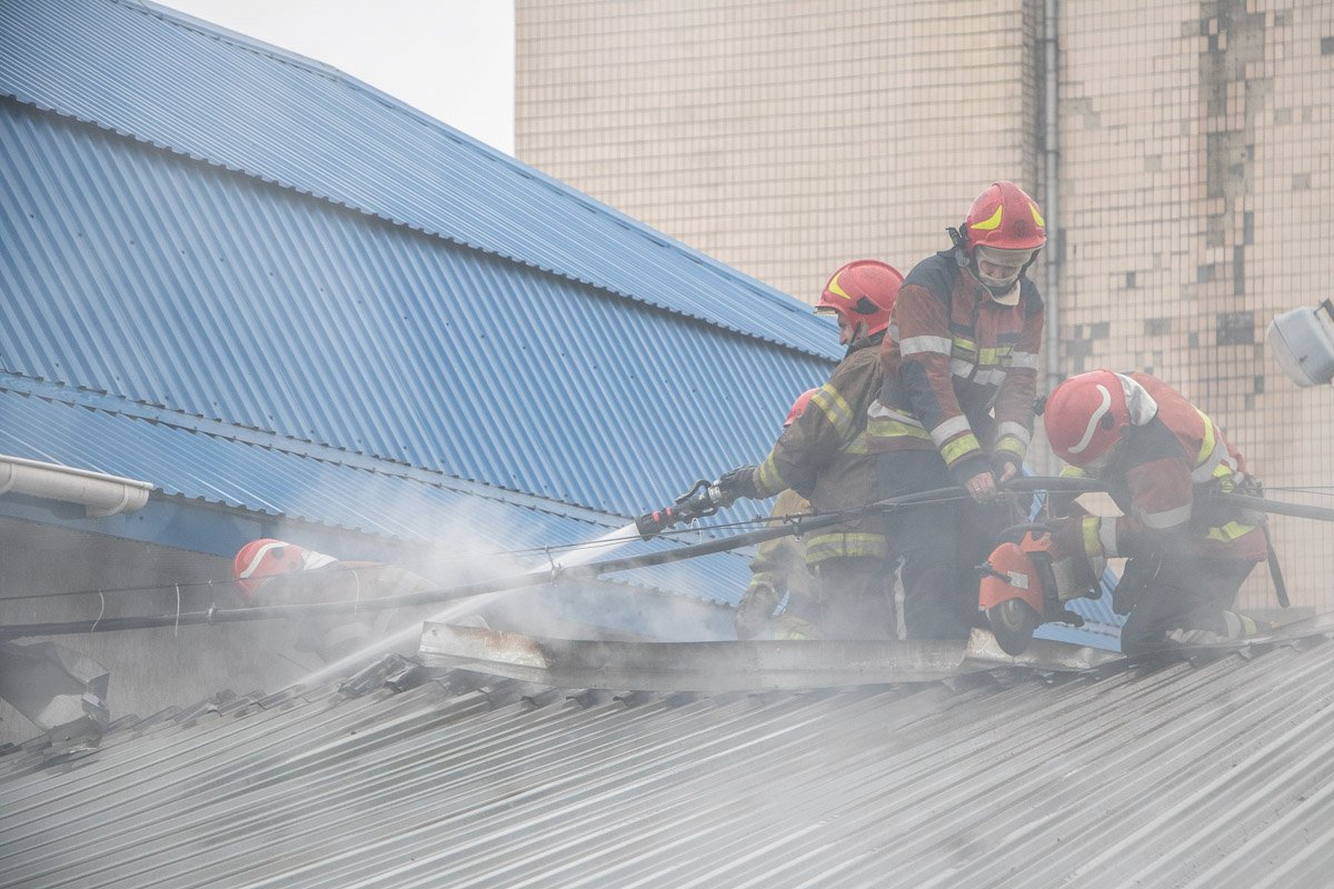 Крышу тоже пришлось разобрать