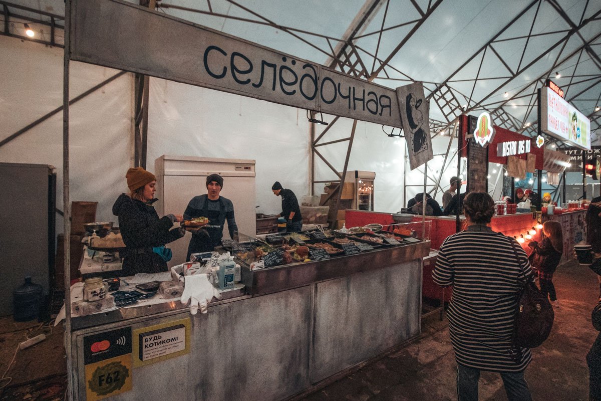 И как же не попробовать селедочку?! И как же не попробовать селедочку?!