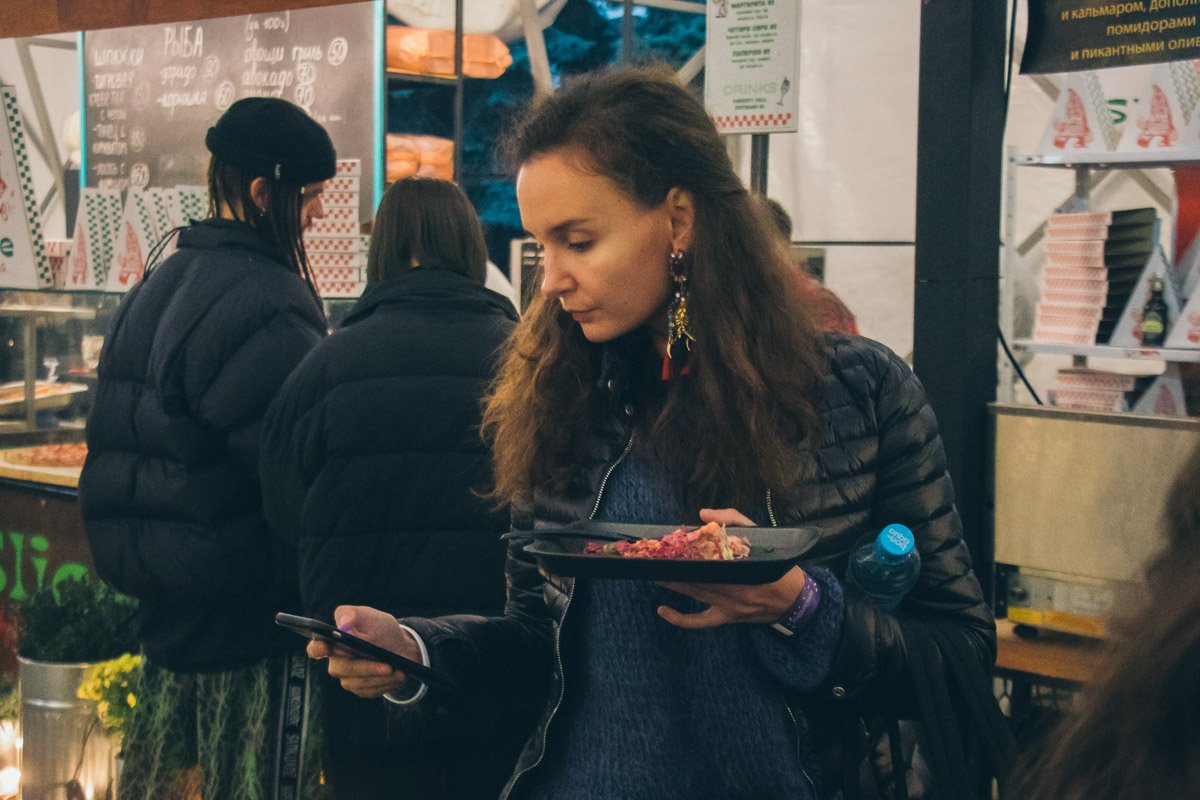 Все они разбрелись по разным точкам большой территории