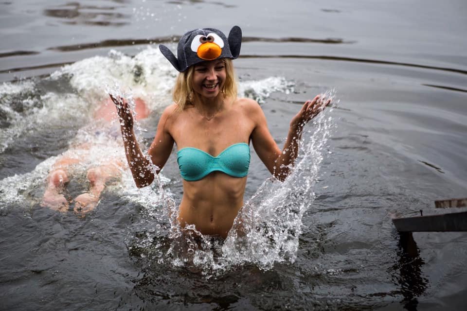 Пингвины - это зимний клуб моржевания и закаливания Penguin Ice Party Пингвины - это зимний клуб моржевания и закаливания Penguin Ice Party