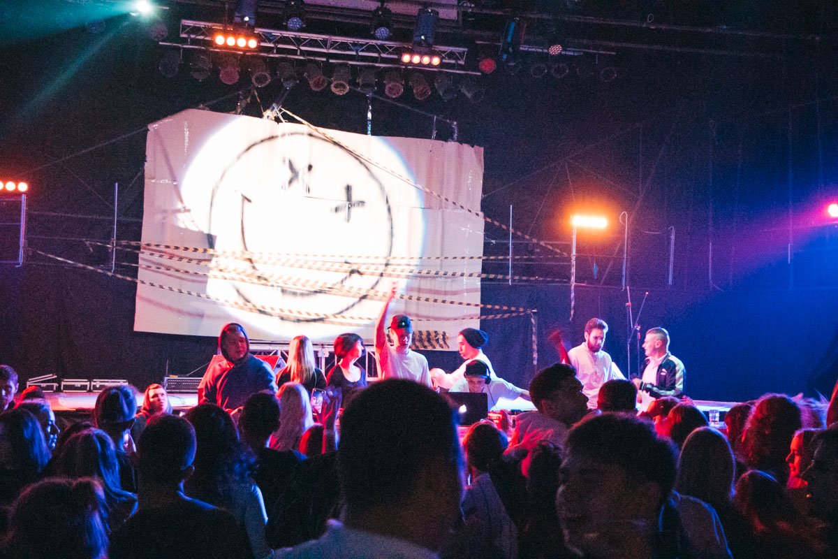 По этой причине большое количество клубов в Киеве устраивают шумные вечеринки