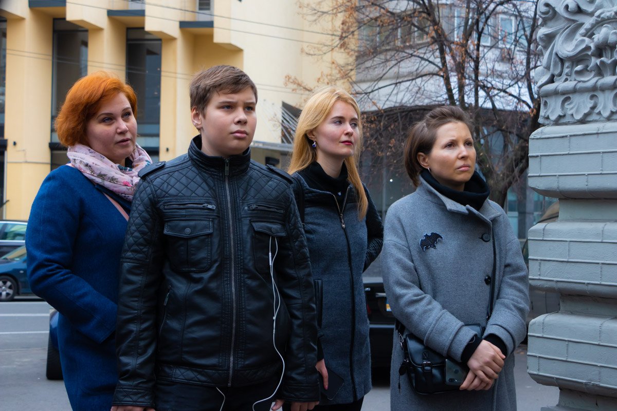 История гласит, что этот человек ранее никогда не нуждался в деньгах, пока не выступил поручителем за брата