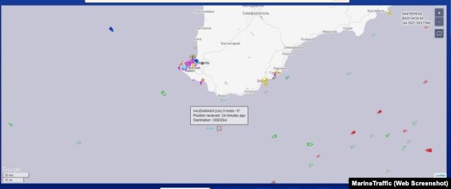 Захваченные Россией украинские корабли вывели из Керчи Захваченные Россией украинские корабли вывели из Керчи