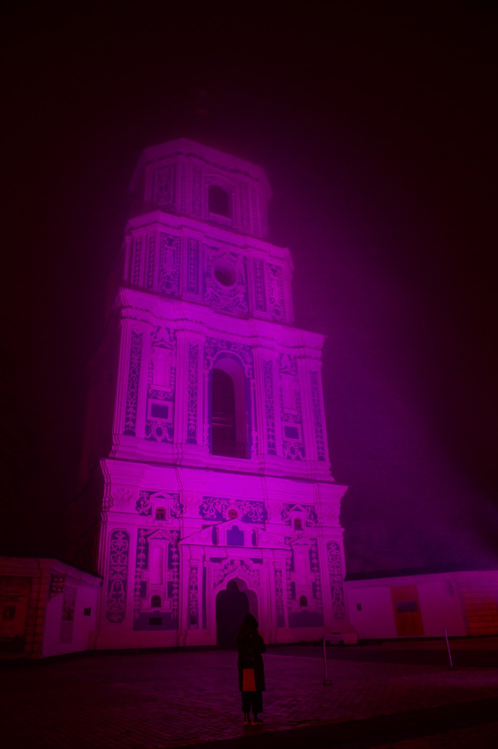 В Киеве зданием, которое оказалось окутано фиолетовым, стал Софийский собор