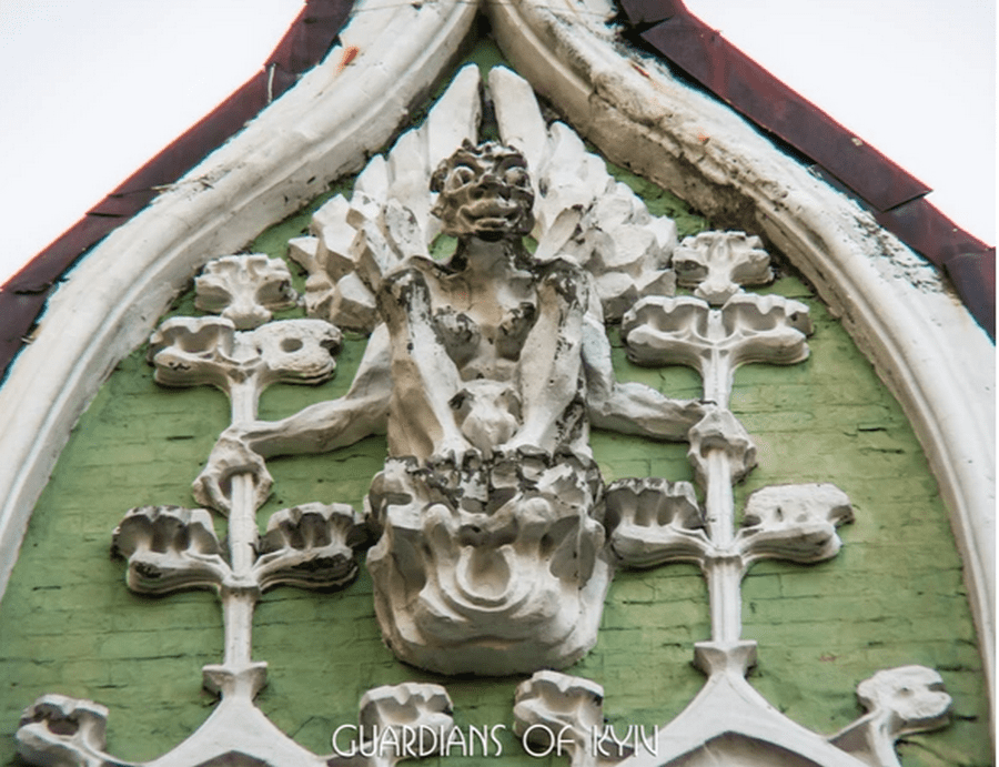 Мифическое создание на улице Гоголевской Мифическое создание на улице Гоголевской