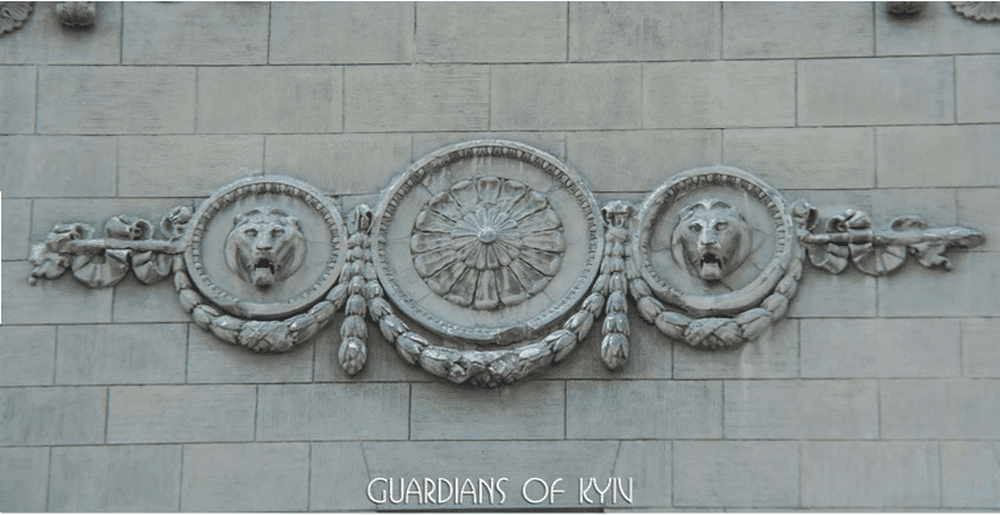 Два царя зверей охраняют дом на улице Крещатик Два царя зверей охраняют дом на улице Крещатик