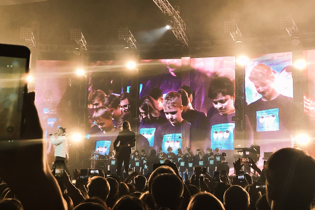 Песня «TDME» с хором мальчиков