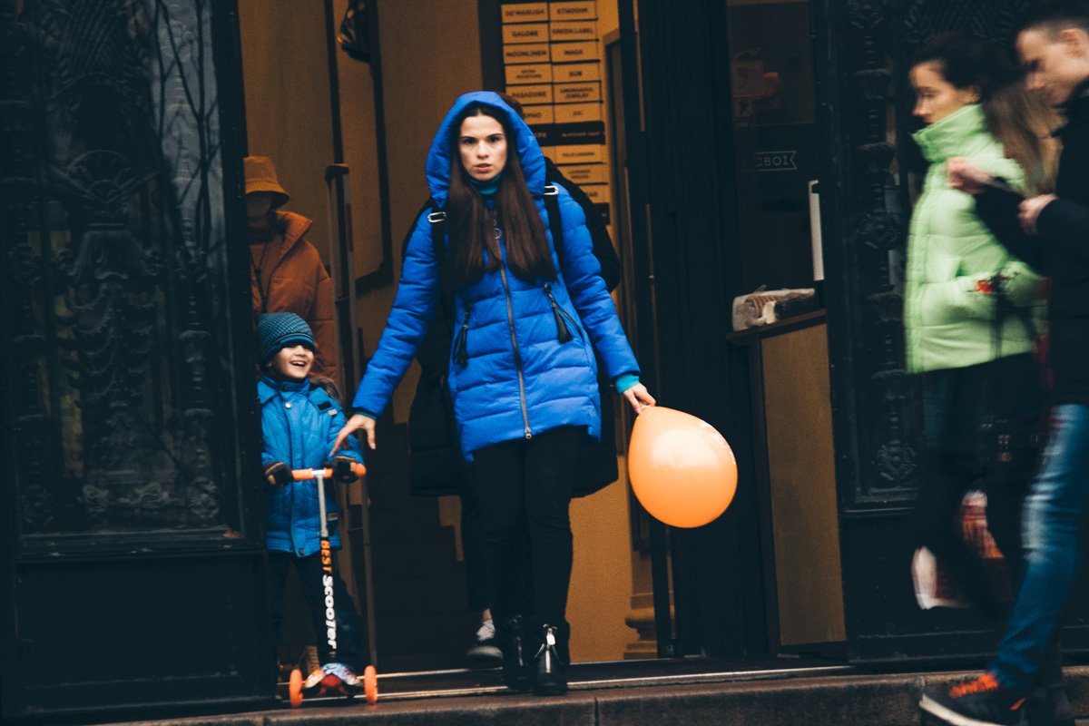 Похоже, мама ничего не выбрала. Зато получили шарик Похоже, мама ничего не выбрала. Зато получили шарик