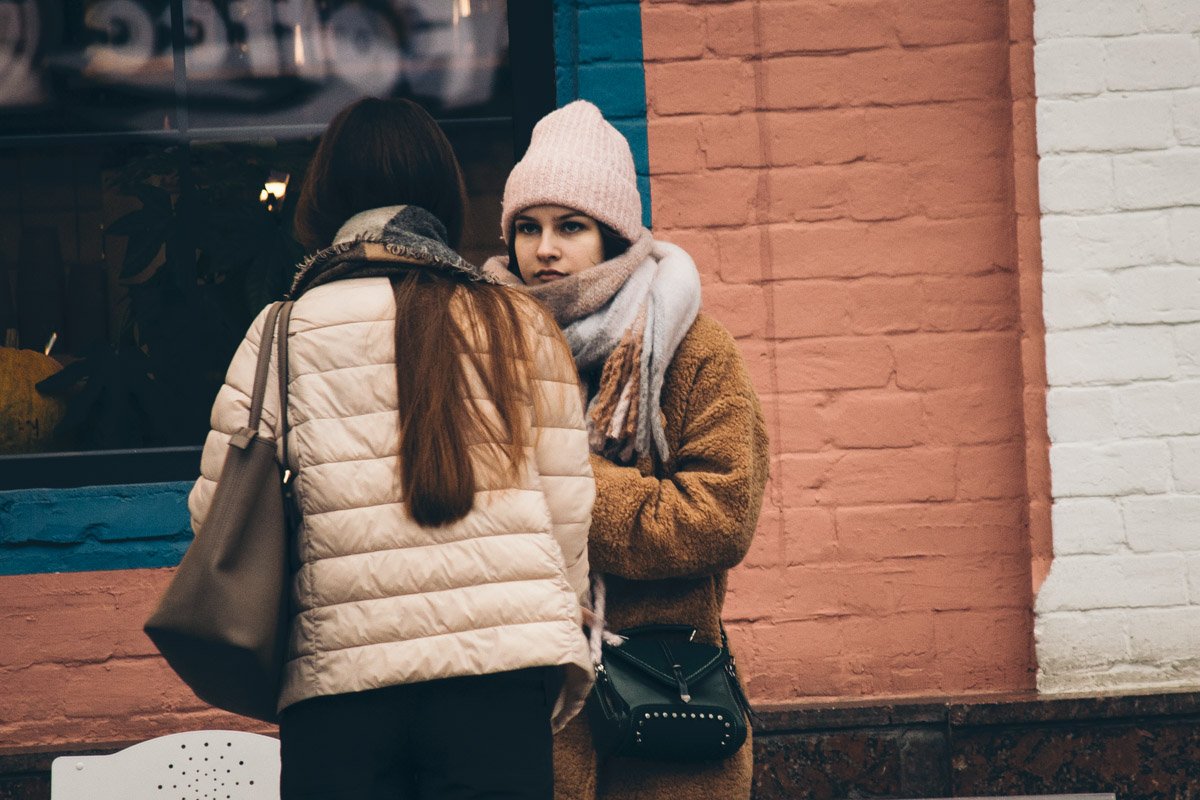 А с подругой поболтать можно и в снег, и в зной А с подругой поболтать можно и в снег, и в зной