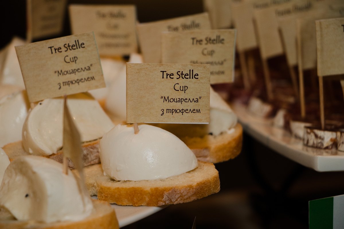 Хорошо сочетается с винным отделом 