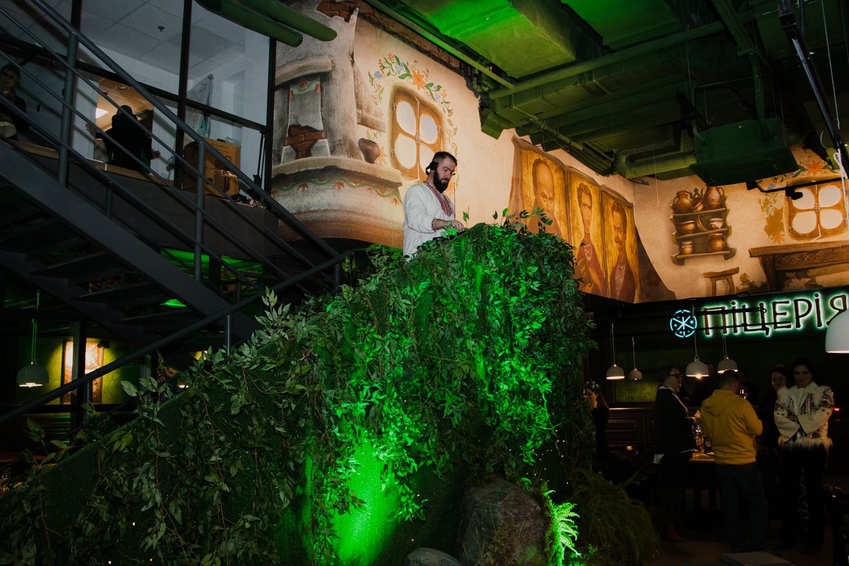 Украинцы всегда знали толк в развлечениях 