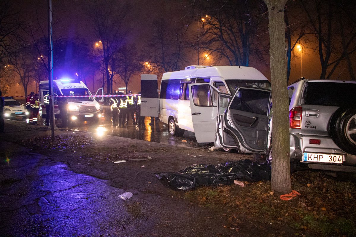 В результате аварии погибли два человека В результате аварии погибли два человека
