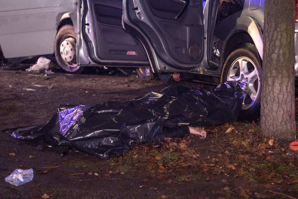 Медики пытались откачать пассажира, но реанимация не дала результатов Медики пытались откачать пассажира, но реанимация не дала результатов