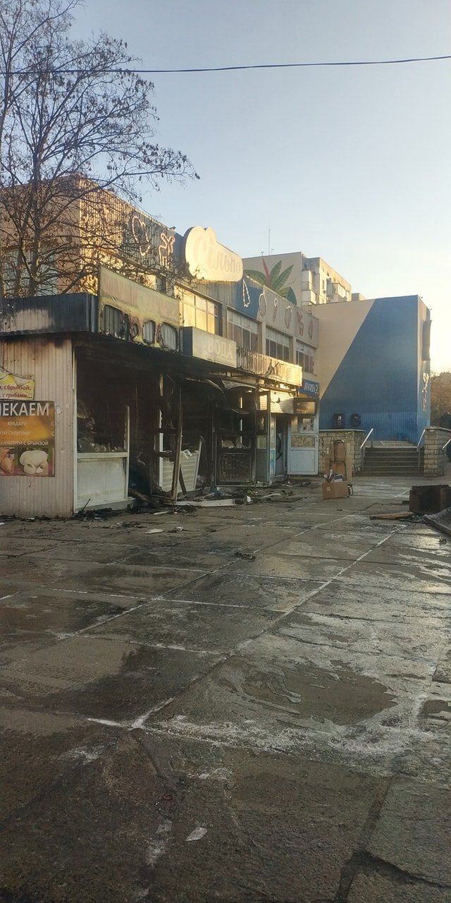 Огонь охватил несколько МАФов, уничтожив два из них