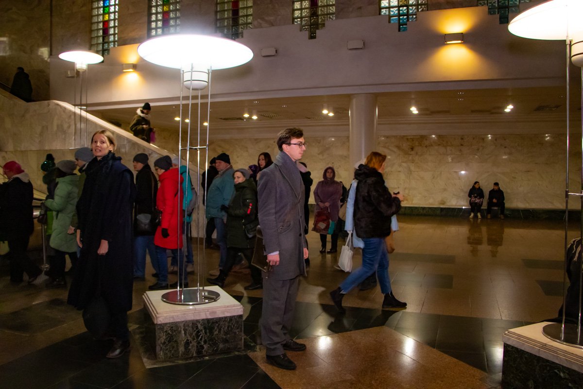 В вестибюле метро "Дорогожичи" прошел перформанс, посвященный Голодомору